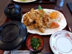 alt="東洋軒の本家とり天定食"