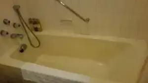 alt="オアシスタワーのバスタブ"