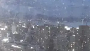 alt="部屋からの夜景"