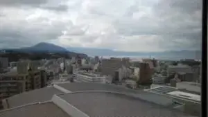 alt="部屋からの別府市街と別府湾"