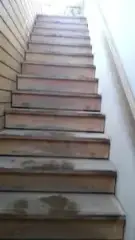 alt="展望風呂への急な階段"