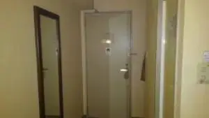 alt="ボストンの客室「姿見の鏡」"