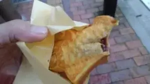 alt="注文を受けてから焼く「こい焼き」"