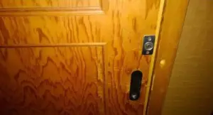 alt="こじ開けられそうなカギ"