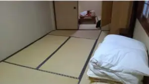 alt="二間続きの和室"