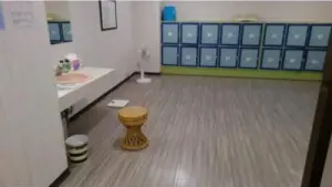 alt="浴室の脱衣場"