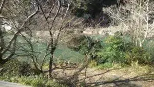 alt="半露天風呂から観える玖珠川"