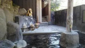 alt="湯ぶねからの「かじかの湯」"