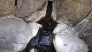 alt="岩側からの加水"