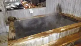 alt="別府湾と市街地を一望できる屋上露天風呂"