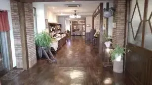 alt="フロント前の廊下"