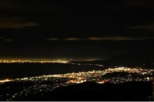 alt="十文字原展望台の夜の眺望"