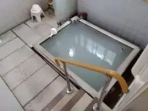 alt="湯元屋旅館の硫黄泉"