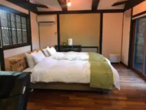 alt="利休鼠の寝室"