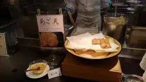 alt="別府清風 朝食バイキングの大分名物あご天(魚の天ぷら)"