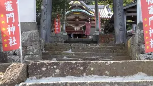 alt="八幡竈門神社の99段の石段"