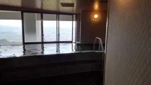 alt="別府清風 大浴場から別府湾を眺める景色"