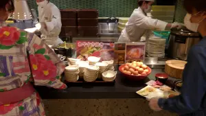 alt="大江戸温泉物語 別府清風 夕食バイキングのすき焼きライブキッチン"