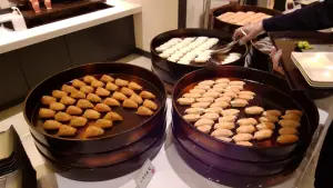 alt="別府清風 夕食バイキングの寿司コーナー"