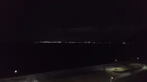 alt="別府清風の客室から望む大分市の夜景"