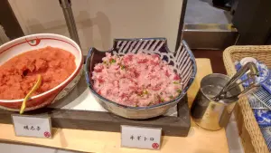 alt="別府清風 朝食バイキングのネギトロと明太子"