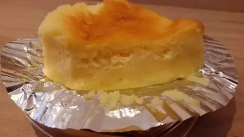 alt="五右衛門の３層構造の半熟チーズケーキ"