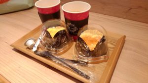 五右衛門の半熟チーズケーキをイートインで食べる。