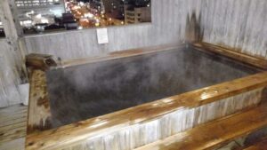 alt="ホテルエールの露天風呂”