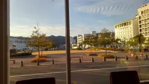 alt="ホテルエールの朝食会場からの景色”