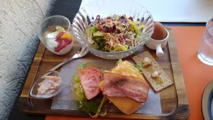 alt="ホテルエールのメインプレート”