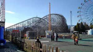 alt="絶叫するジュピターの傾斜コース