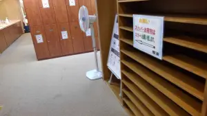 alt="棚湯の更衣室”