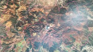 alt="タデ原湿原の澄んだ湧き水”