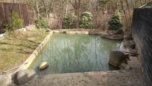 alt="トライアル温泉郷の満点の星空を眺めながら入れる露天風呂”