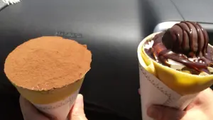 alt="「ル・ボヌール」のティラミスクレープとアイス生クリームチョコ