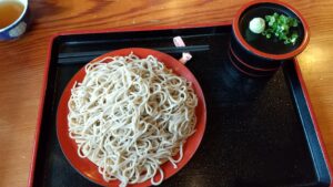 alt="吾亦紅のざるそば”