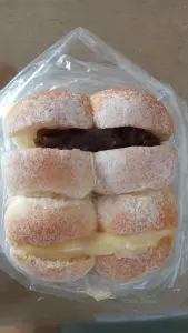 alt="購入してから中にクリームと餡を入れてくれる「ちぎってパン」”