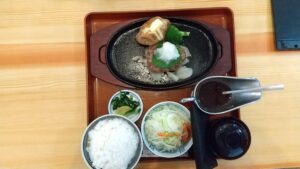 alt=!レストラン青山のハンバーグ”