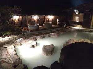 alt="「湯屋えびす」一番人気の露天風呂”