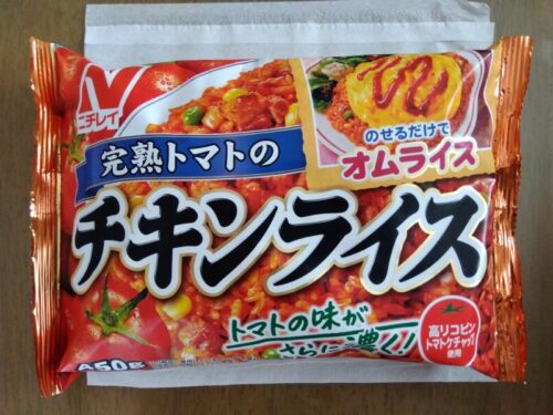 alt="濃厚なトマトの味わいと具材のバランスの良さがいいニチレイ「完熟トマトのチキンライス」”