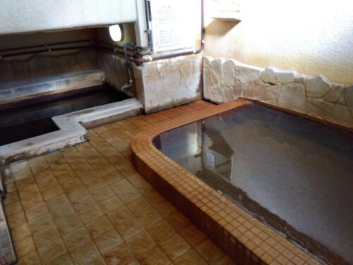 alt=”「別府駅前高等温泉」のぬる湯”