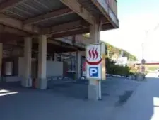 alt="夜明薬湯温泉の停めやすい第2駐車場"