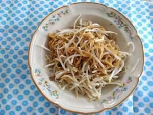 alt="特有のソースの香りがたまらない「想夫恋の焼きそば（チルド）」"
