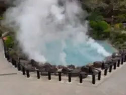 alt="コバルトブルーが綺麗な海地獄"