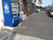 alt="駐車場が狭い「中津からあげ総本店 からいち」"