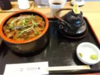 alt="関アジてんこ盛りの「りゅうきゅう丼」"