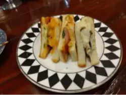 alt="青山コーヒー舎のカリッと焼かれたパンが香ばしいホットサンド"