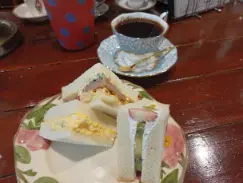 alt=”甘さ控えめのフルーツサンド"