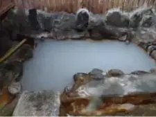 alt="自分好みに加水・源泉量を調整できる「湯の里」の家族風呂"