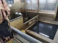 alt="「竹瓦温泉」のシャワーと上がり湯"